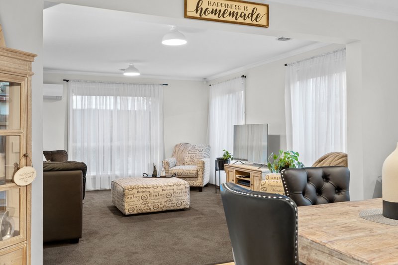 Photo - 78 Twin River Drive, South Morang VIC 3752 - Image 8