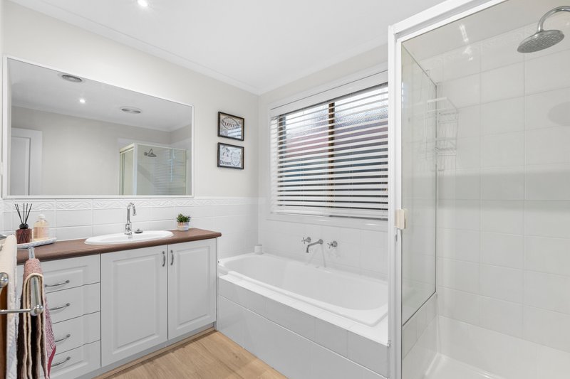Photo - 78 Twin River Drive, South Morang VIC 3752 - Image 13