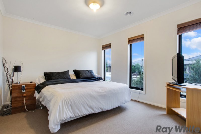 Photo - 78 Victorking Drive, Point Cook VIC 3030 - Image 2
