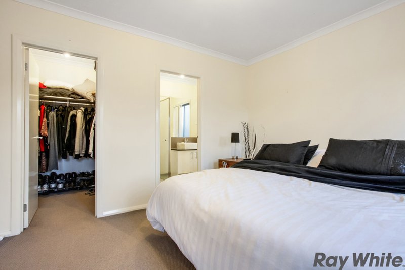 Photo - 78 Victorking Drive, Point Cook VIC 3030 - Image 3