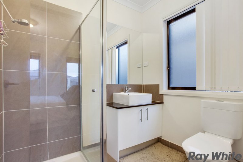 Photo - 78 Victorking Drive, Point Cook VIC 3030 - Image 4