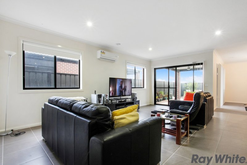 Photo - 78 Victorking Drive, Point Cook VIC 3030 - Image 6