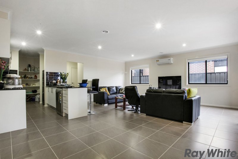 Photo - 78 Victorking Drive, Point Cook VIC 3030 - Image 8