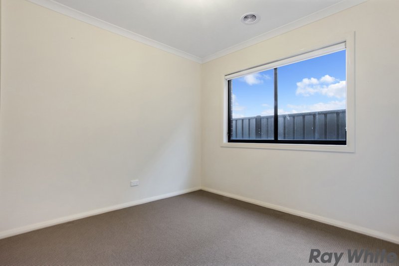 Photo - 78 Victorking Drive, Point Cook VIC 3030 - Image 10