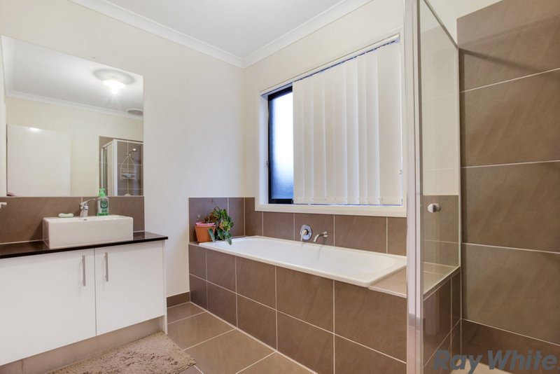 Photo - 78 Victorking Drive, Point Cook VIC 3030 - Image 11