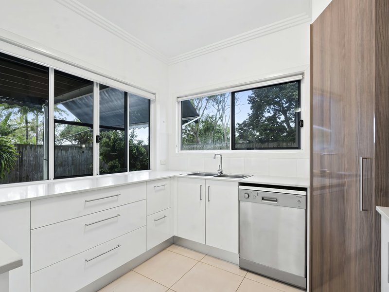 Photo - 7/8 Wattle Ave , Bongaree QLD 4507 - Image 12