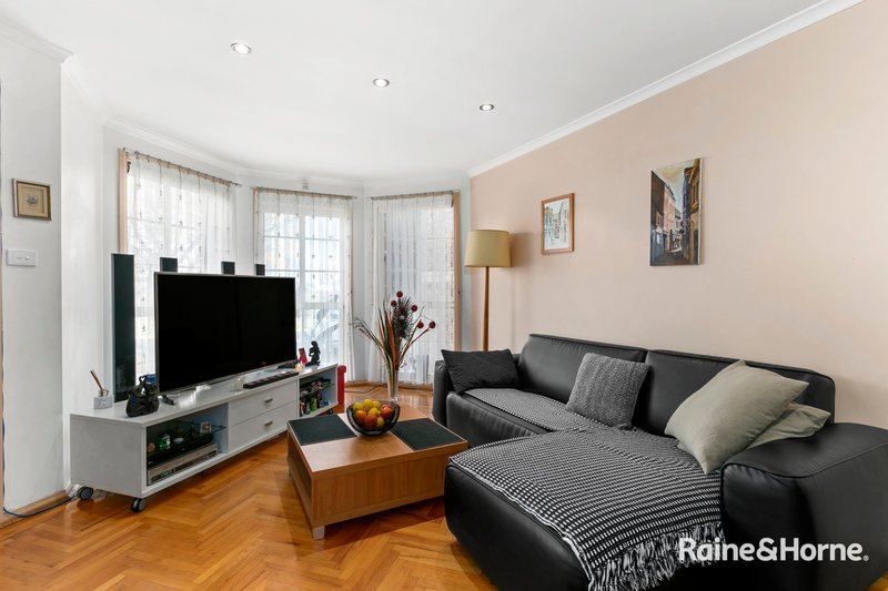 Photo - 78 Yeats Drive, Delahey VIC 3037 - Image 2