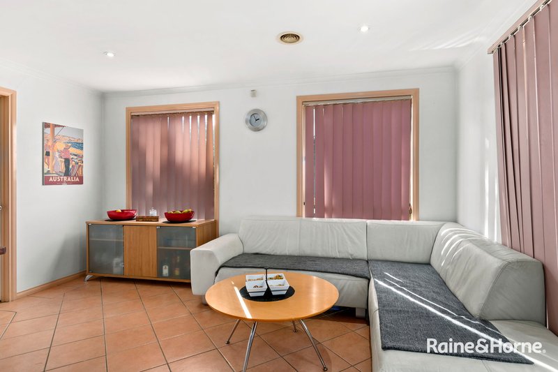 Photo - 78 Yeats Drive, Delahey VIC 3037 - Image 5