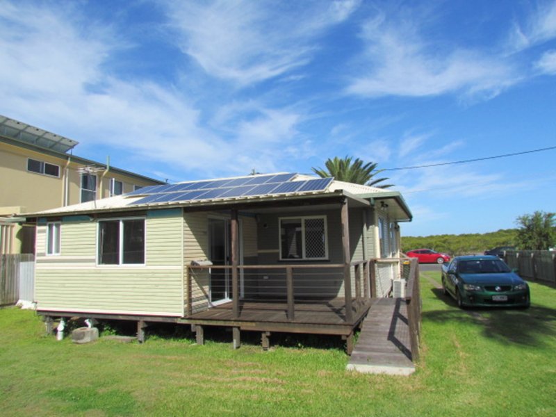 783 Esplanade , Lota QLD 4179