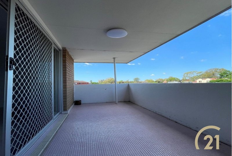 Photo - 7/88 Hamilton Road, Fairfield NSW 2165 - Image 8