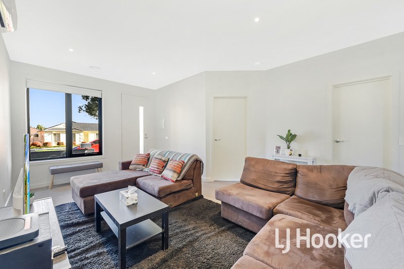 Photo - 78A Hutchinson Drive, Lynbrook VIC 3975 - Image 2