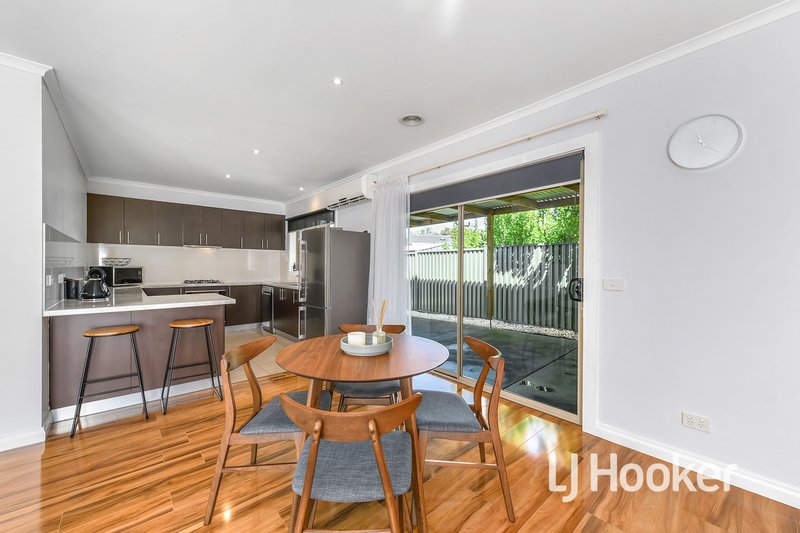 Photo - 78A Warana Drive, Hampton Park VIC 3976 - Image 7