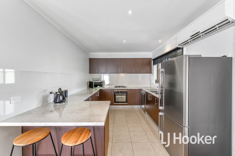 Photo - 78A Warana Drive, Hampton Park VIC 3976 - Image 8