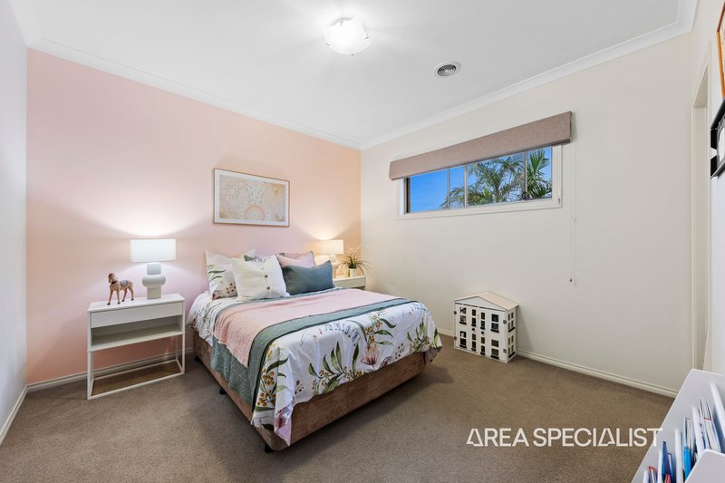 Photo - 79 Banjo Paterson Drive, Pakenham VIC 3810 - Image 11