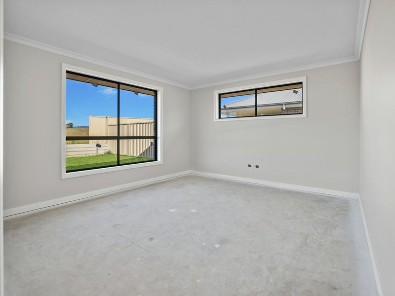 Photo - 79 Basalt Way, Kelso NSW 2795 - Image 7