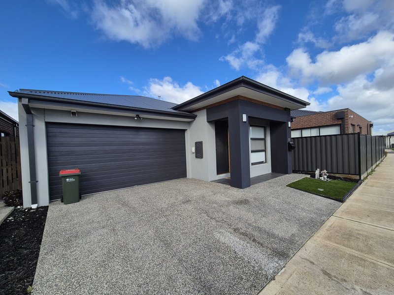 Photo - 79 Bovine Crescent, Donnybrook VIC 3064 - Image 2