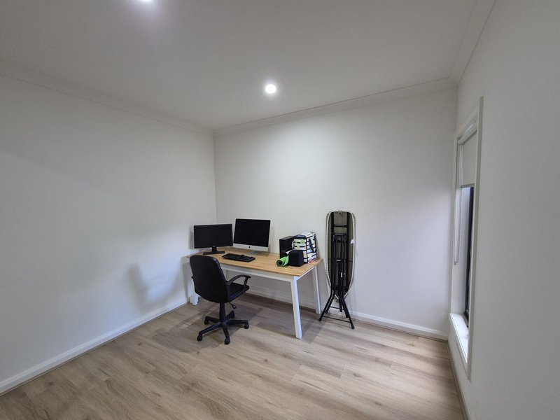 Photo - 79 Bovine Crescent, Donnybrook VIC 3064 - Image 3