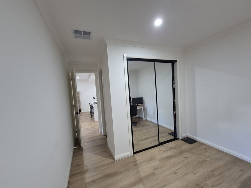 Photo - 79 Bovine Crescent, Donnybrook VIC 3064 - Image 4