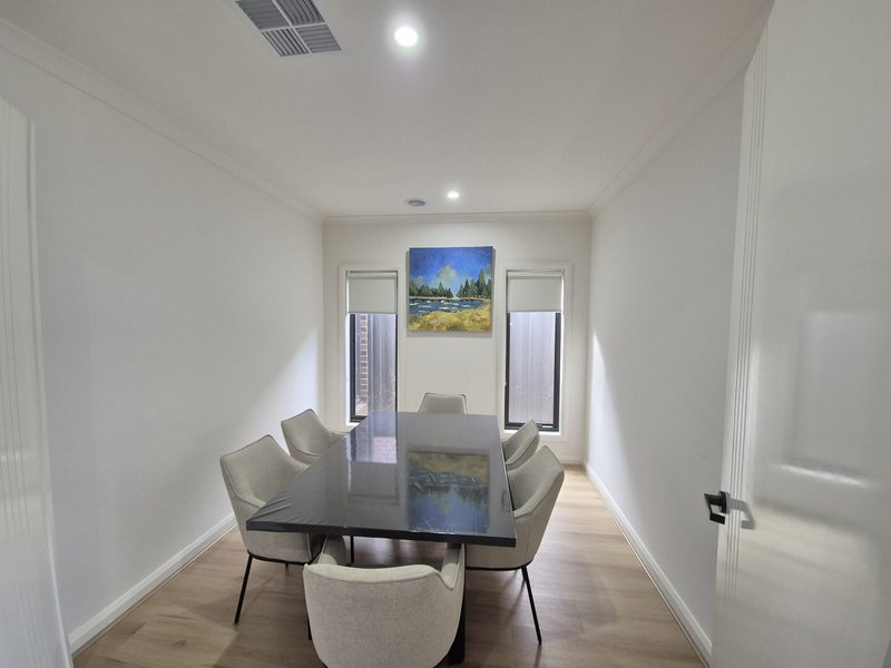 Photo - 79 Bovine Crescent, Donnybrook VIC 3064 - Image 9