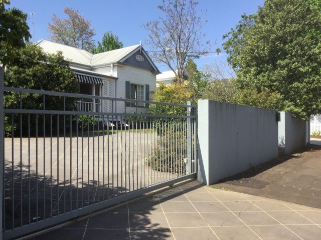 Photo - 79 Bridge Street, Mount Lofty QLD 4350 - Image 1