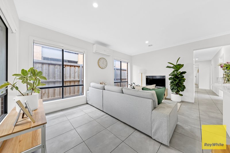 Photo - 79 Brightvale Boulevard, Wyndham Vale VIC 3024 - Image 9