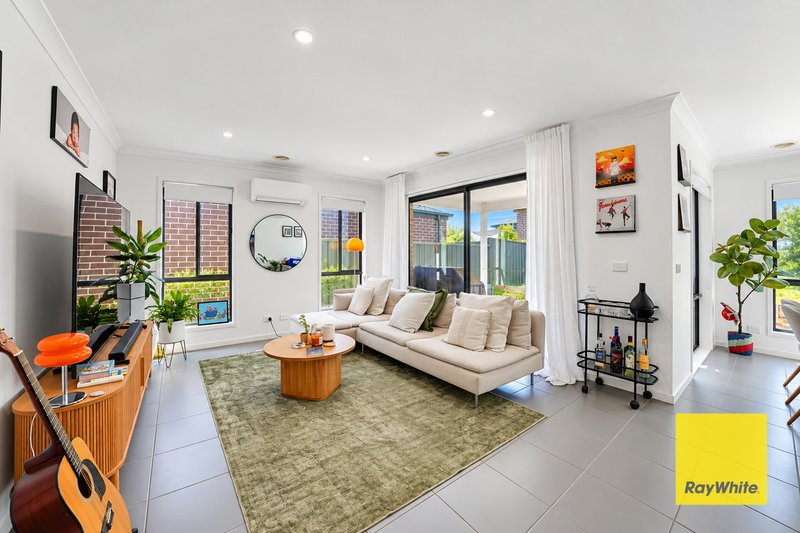 Photo - 79 Butterfly Boulevard, Tarneit VIC 3029 - Image 5
