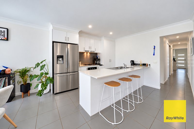 Photo - 79 Butterfly Boulevard, Tarneit VIC 3029 - Image 6