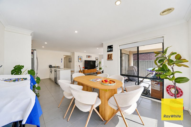 Photo - 79 Butterfly Boulevard, Tarneit VIC 3029 - Image 8