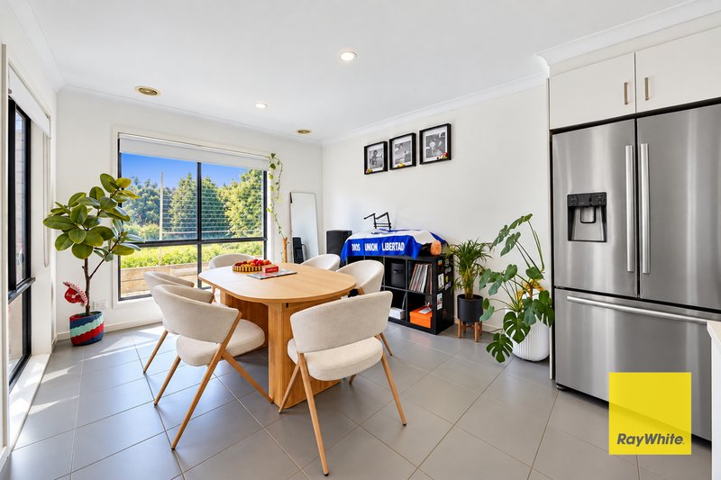 Photo - 79 Butterfly Boulevard, Tarneit VIC 3029 - Image 9