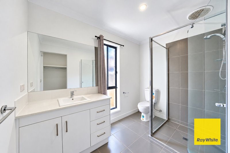 Photo - 79 Butterfly Boulevard, Tarneit VIC 3029 - Image 11