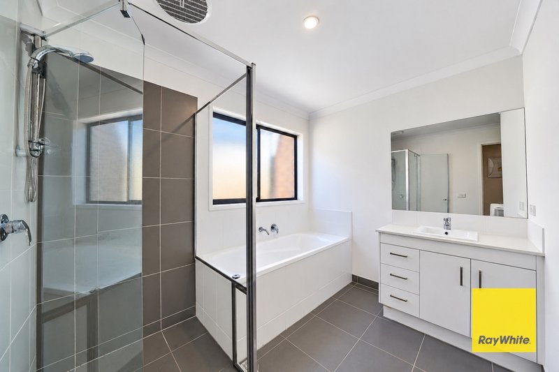 Photo - 79 Butterfly Boulevard, Tarneit VIC 3029 - Image 14