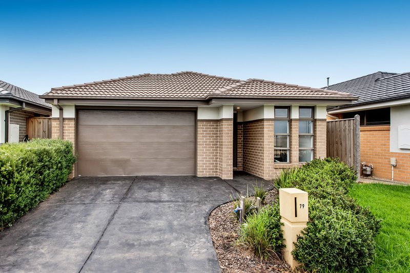 Photo - 79 Caversham Drive, Pakenham VIC 3810 - Image 8