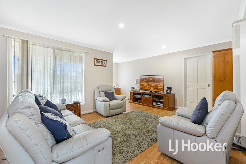 Photo - 79 Ebony Drive, Pakenham VIC 3810 - Image 2