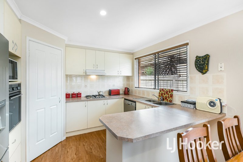 Photo - 79 Ebony Drive, Pakenham VIC 3810 - Image 3