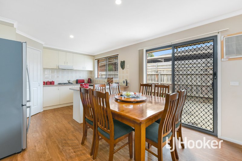 Photo - 79 Ebony Drive, Pakenham VIC 3810 - Image 4