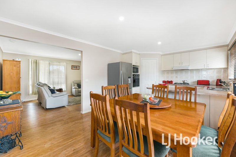 Photo - 79 Ebony Drive, Pakenham VIC 3810 - Image 5