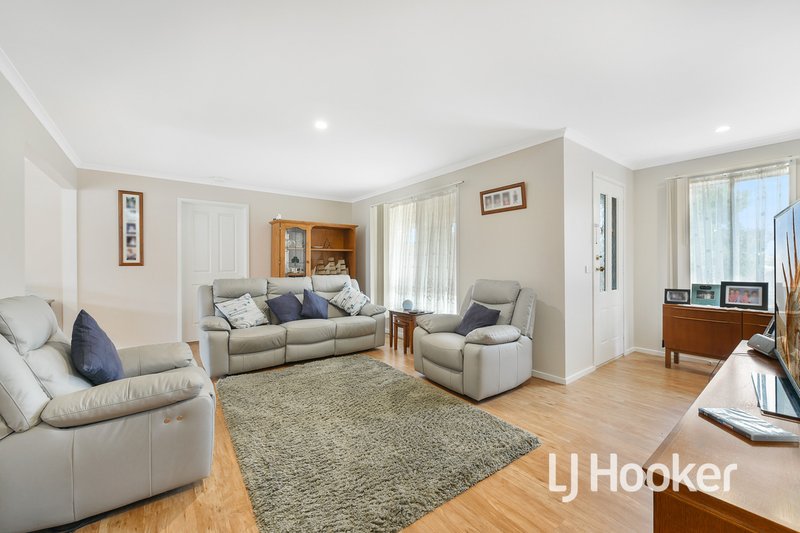 Photo - 79 Ebony Drive, Pakenham VIC 3810 - Image 6