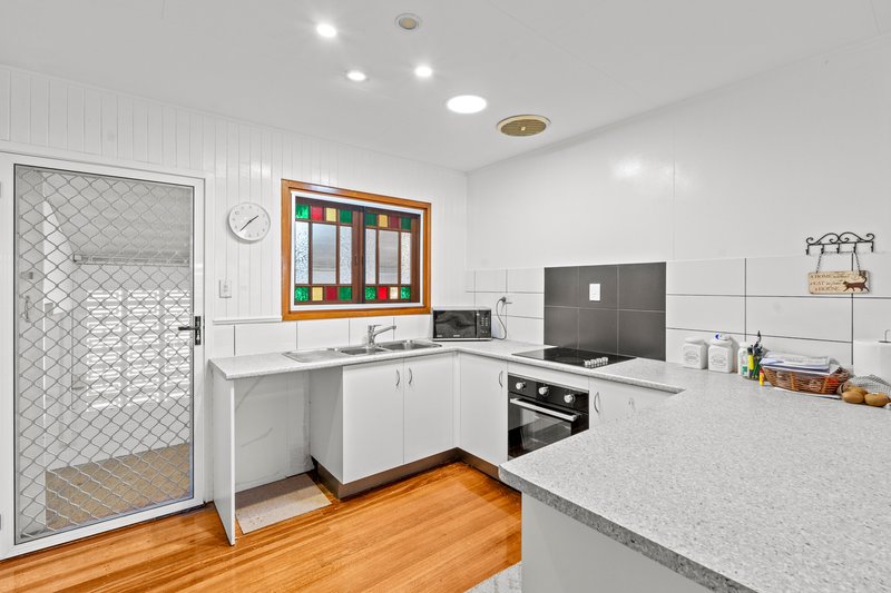 Photo - 79 English Street, Manunda QLD 4870 - Image 3