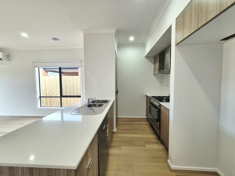 Photo - 79 Hanover Circuit, Melton South VIC 3338 - Image 2