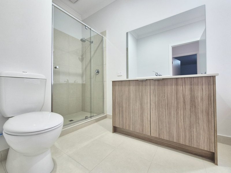 Photo - 79 Hanover Circuit, Melton South VIC 3338 - Image 9