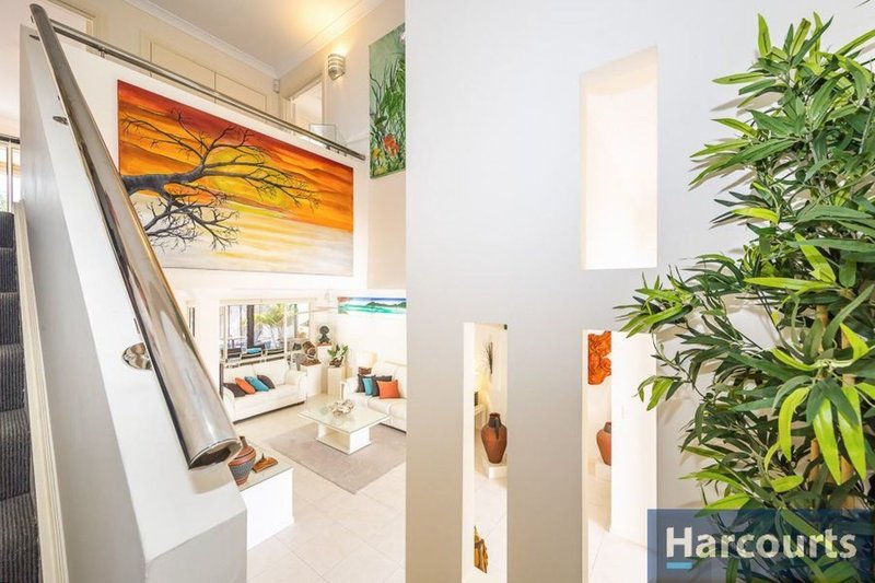 Photo - 79 Headsail Dr , Banksia Beach QLD 4507 - Image 2