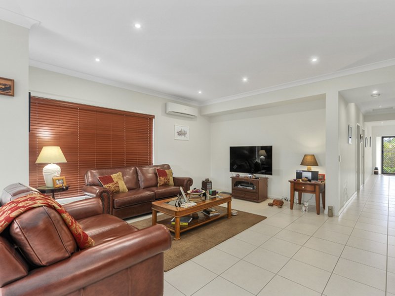 Photo - 79 Highbridge Circuit, Carseldine QLD 4034 - Image 4