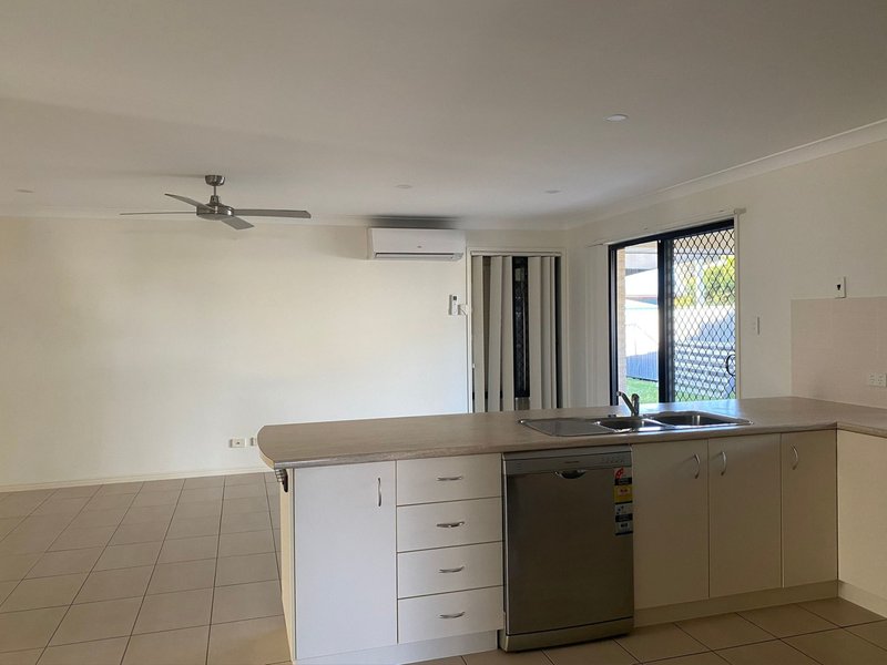 Photo - 79 Kangaroo Avenue, Bongaree QLD 4507 - Image 3