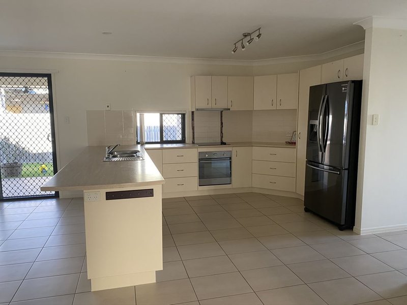 Photo - 79 Kangaroo Avenue, Bongaree QLD 4507 - Image 5