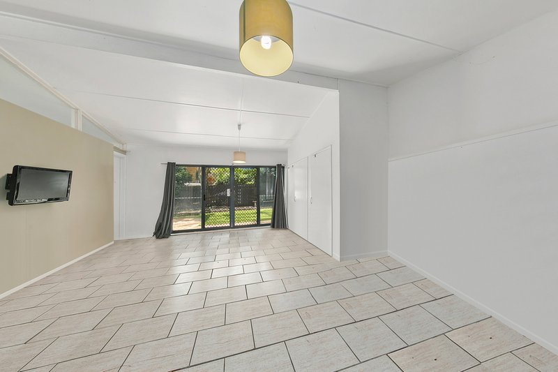 Photo - 79 Kilkivan Ave , Kenmore QLD 4069 - Image 11