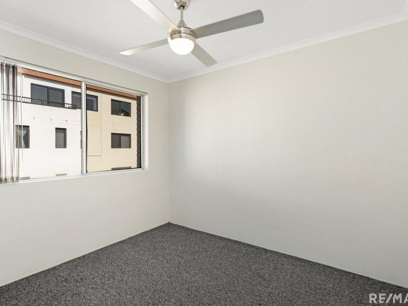 Photo - 7/9 Loder Street, Biggera Waters QLD 4216 - Image 7