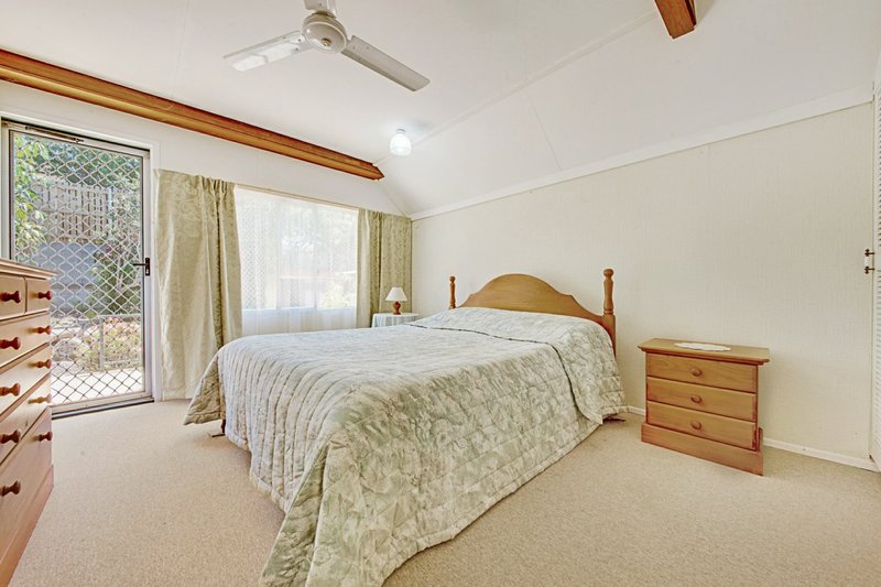 Photo - 79 Malpas Street, Boyne Island QLD 4680 - Image 11