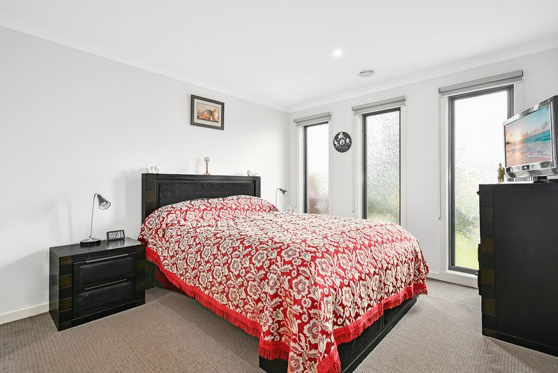 Photo - 79 Melissa Way, Pakenham VIC 3810 - Image 2