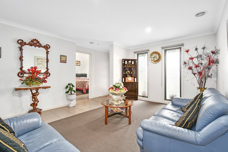 Photo - 79 Melissa Way, Pakenham VIC 3810 - Image 4