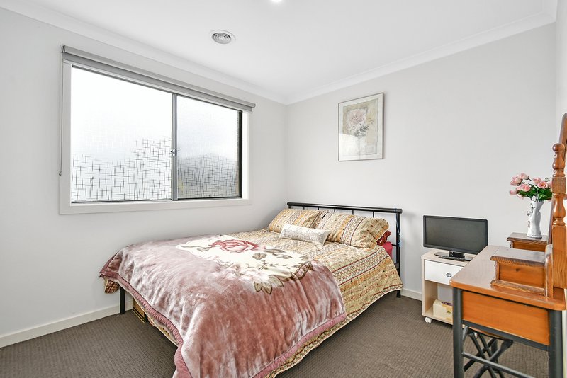 Photo - 79 Melissa Way, Pakenham VIC 3810 - Image 9